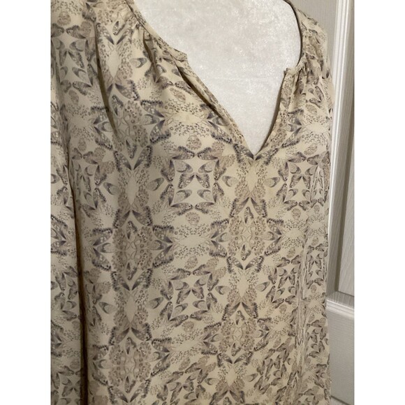 Joie Zambezi Blouse Butterfly Print 100% Silk Beige Long Sleeve L - Picture 3 of 7
